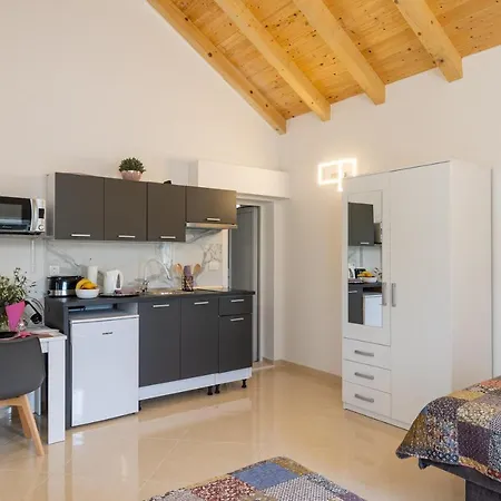 Apartment Roza *