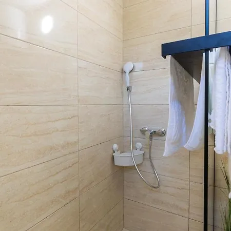 Apartment Roza *